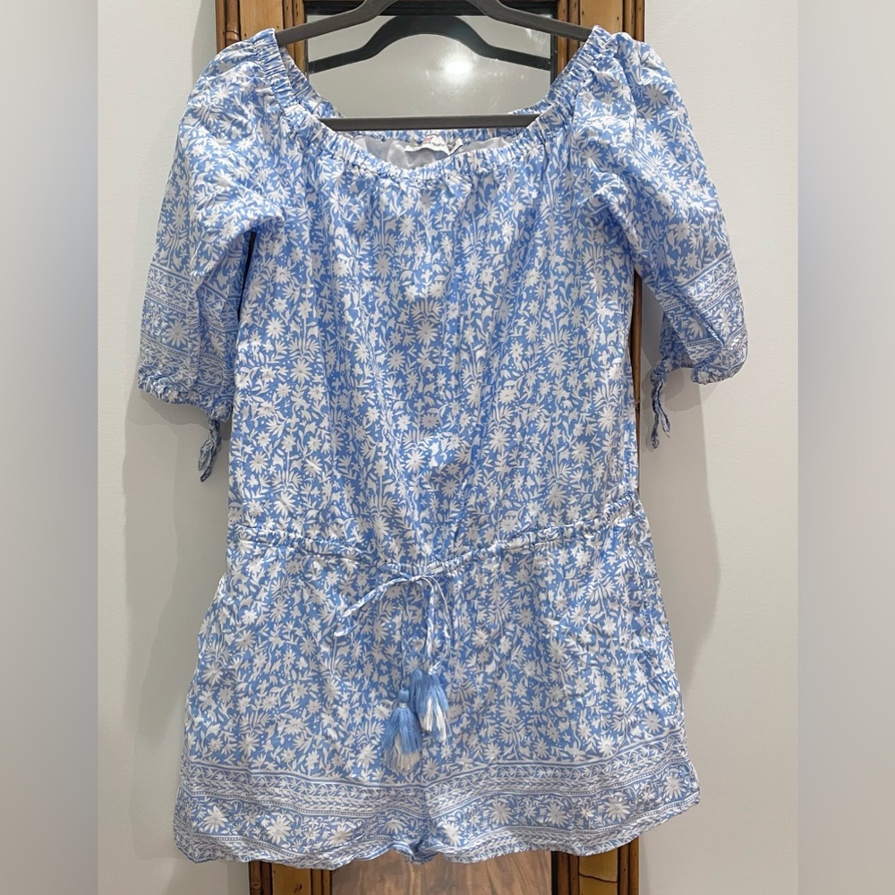 🐳 Vineyard Vines cotton romper size medium blue white floral - Picture 1 of 4
